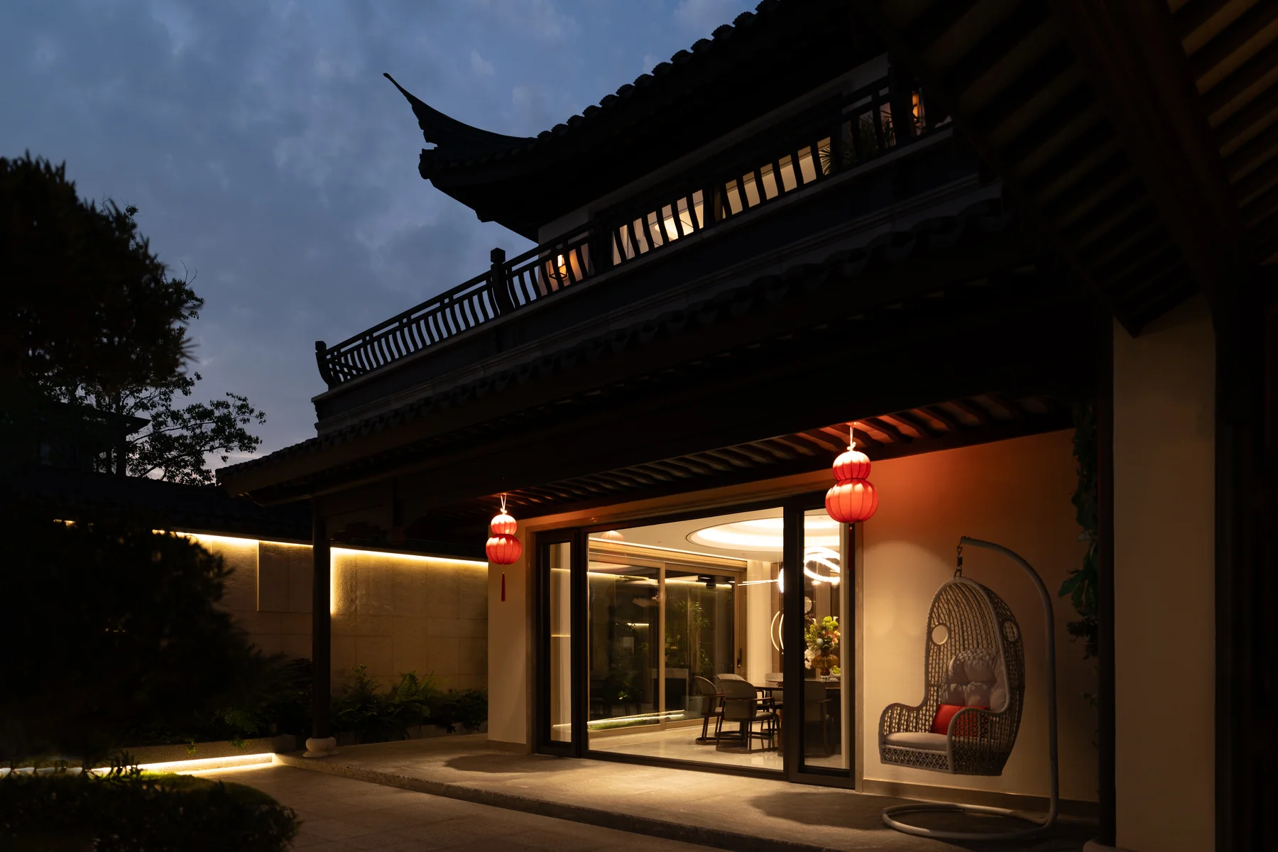 Taoyuanli night entrance and garden