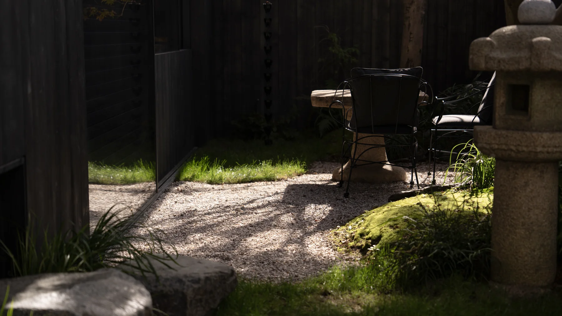Wu Bin Residence garden pause